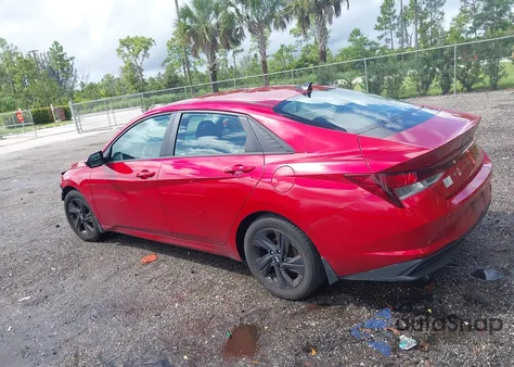 2023 Hyundai Elantra Sel z USA, uszkodzony, nr VIN 5NPLM4AG3PH093985